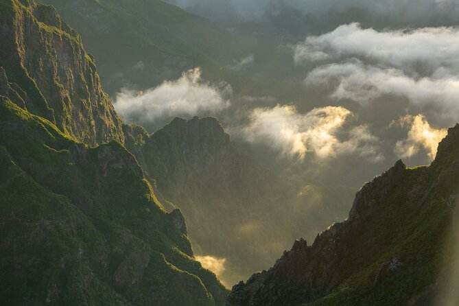 PR1 Pico do Arieiro Self-Guided Hiking Transfer (Morning slot) - The 8:00 am pickup from Funchal or Caniço