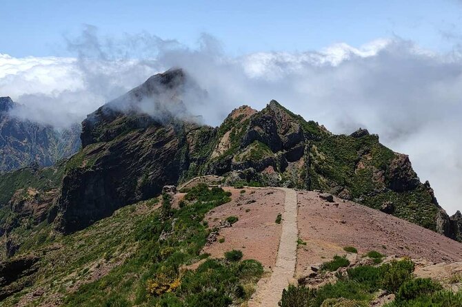 PR1 Pico do Arieiro Self-Guided Hiking Transfer (Morning slot) - Leaving the high ridge for Vereda do Burro