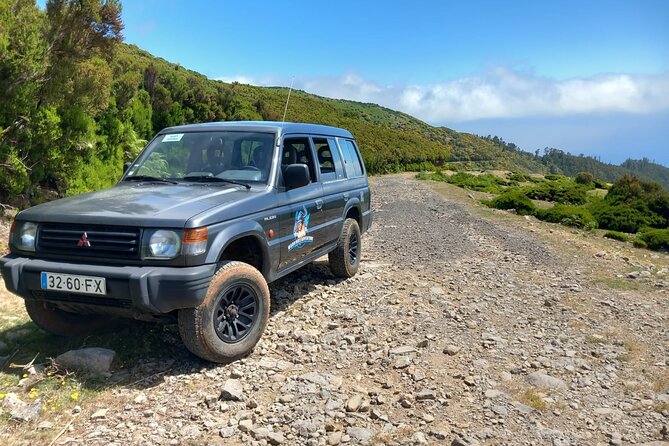 Private 4x4 Jeep Full Day to Santana or Porto Moniz - Miradouro do Pináculo: a first mountain panorama
