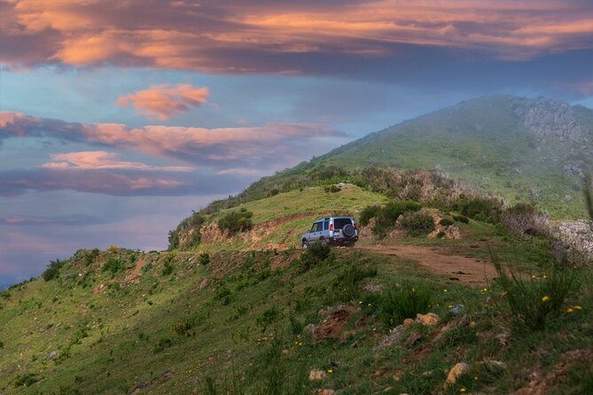 Private 4x4 Jeep Half Day - Picturesque Peaks, Vineyards, Skywalk - Cabo Girão and the €3 glass platform