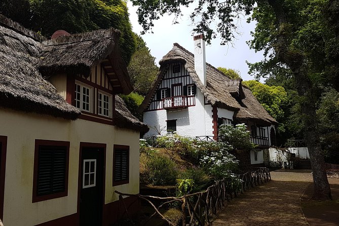 Private Guided Walk Levada Caldeirao Verde - Queimadas house and the first green stretch