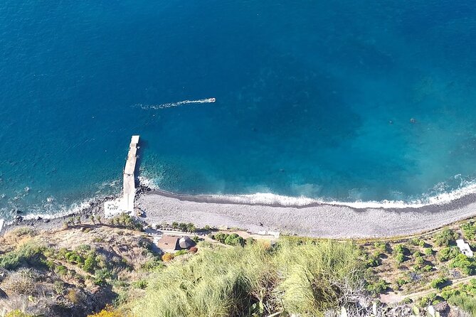Private Madeira tour 8 people - Mountain roads, Santana houses, lunch, and Poncha