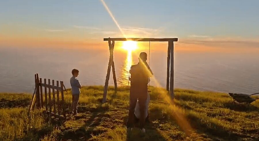Private Swing Special place w/ Wine and Fruits 4x4 jipe tour - The private viewpoint and its long sunset pause