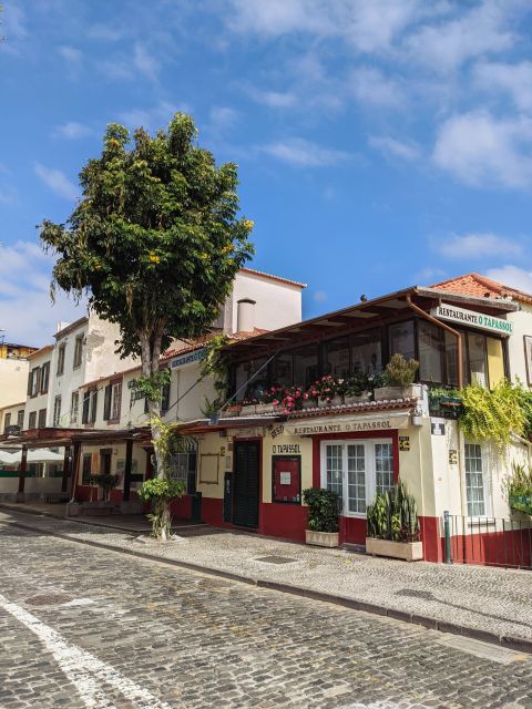 Private Tour:Historical Old Town 1-Hour Tour by Tuk Tuk - Santa Maria: starting beside the sea