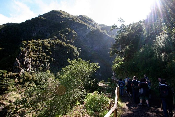 Rabaçal - Levada das 25 Fontes - Walking beside the levada and toward the waterfalls