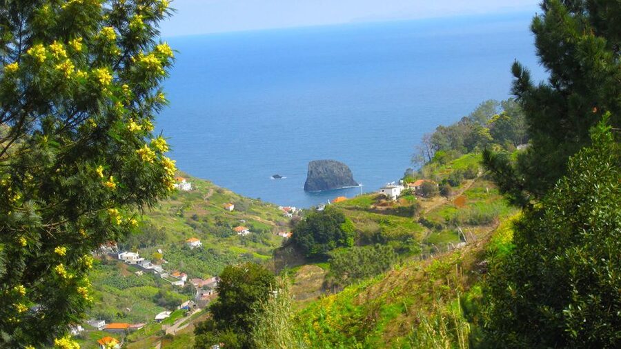 Referta / Castelejo - Levada Walk - Penha d’Águia, the walk’s big visual moment