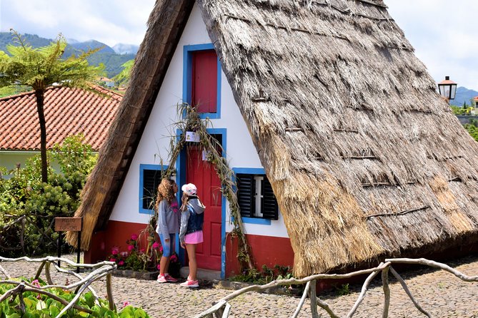 Santana / Typical Houses Tour - Camacha: wicker, cane, and village tradition