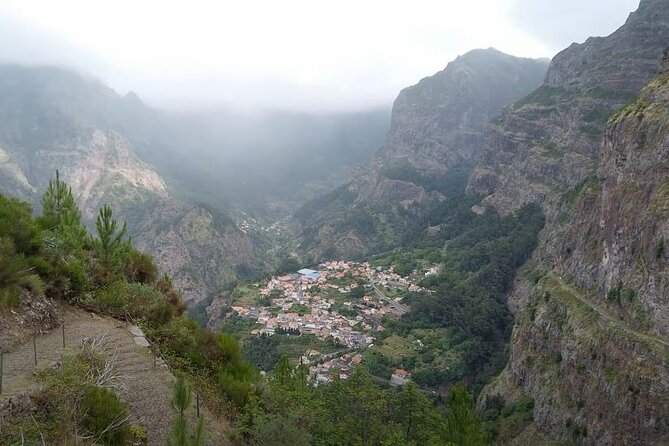 Scenic Route - Nuns Valley Tour - A short tour where the guide matters