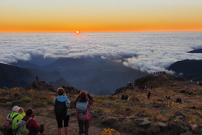 Sunrise in Areeiro Peak - Key points at a glance