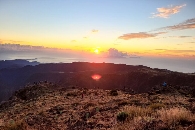 Sunrise in Areeiro Peak - The drive to Pico do Areeiro