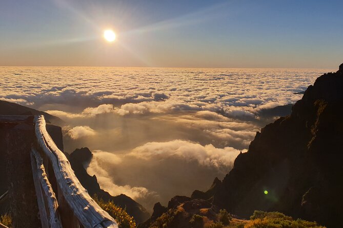 Sunrise in Areeiro Peak - Balcões and the Laurisilva Forest
