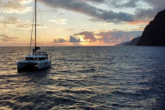 Sunset Catamaran Tour l Madeira Island - The Atlantic Pearl and the group-size question