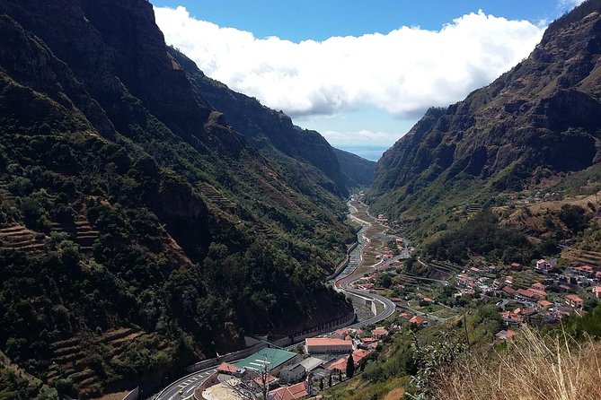 Tour - 8 Villages to the West - Two hours at Porto Moniz