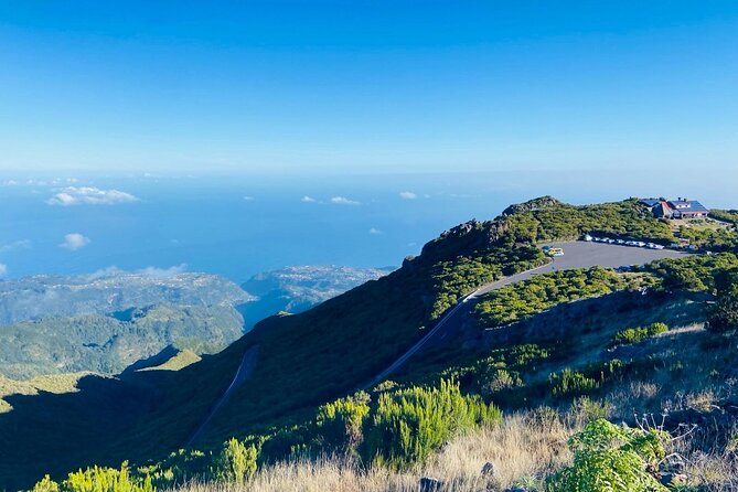 Transfer from Achada do Teixeira to Pico do Arieiro - Arriving at Pico do Arieiro