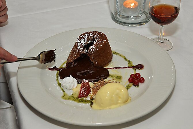 Wine, Dine & Indulge: premium wine & food tour in Madeira - What the guide adds to the meal